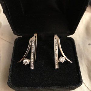 18K White Gold Diamond Diamond Dangle Earrings